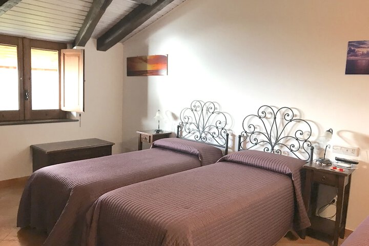 Room 4 of 63