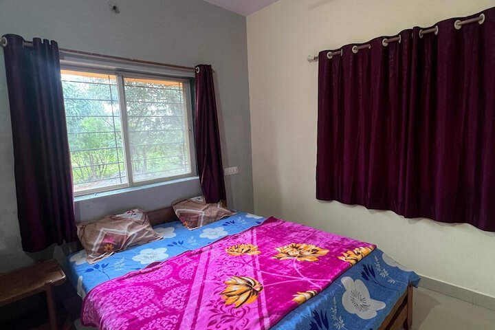 Room 5 of 16