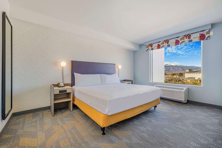 Room 16 of 46