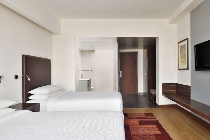 Room 9 of 42