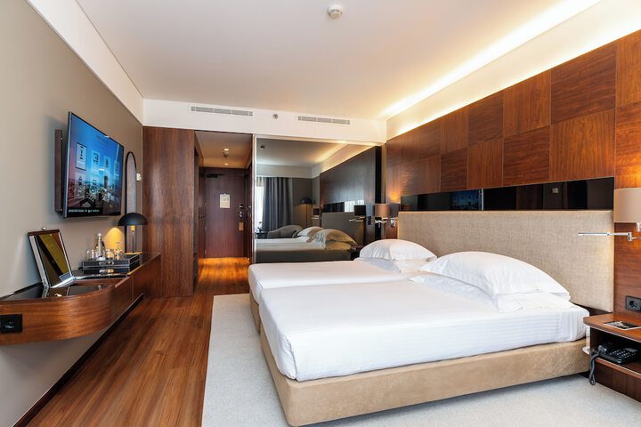 Room 43 of 107