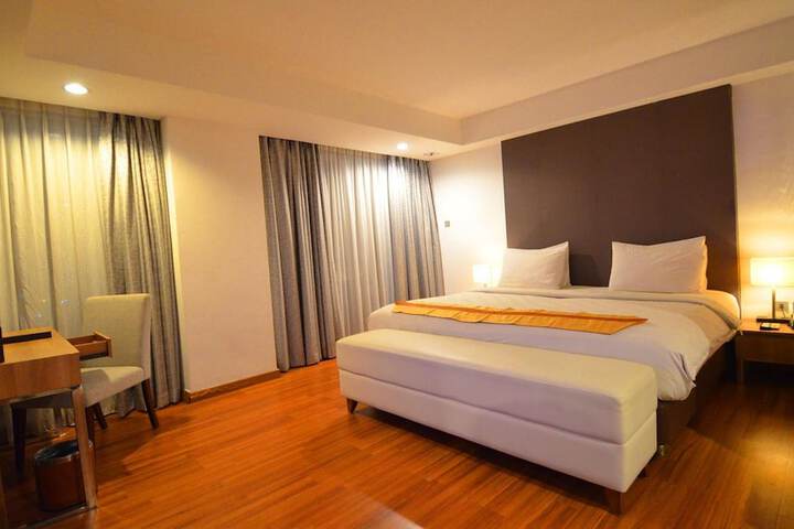 Room 10 of 32