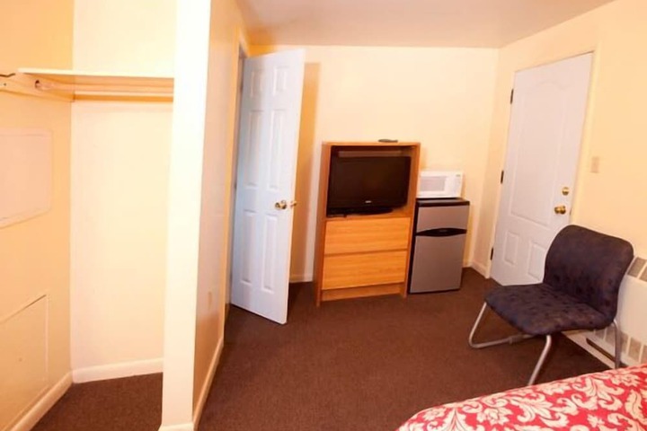 Room 8 of 17