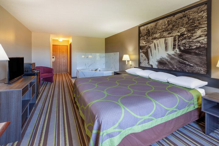 1 King Bed (10 of 12)