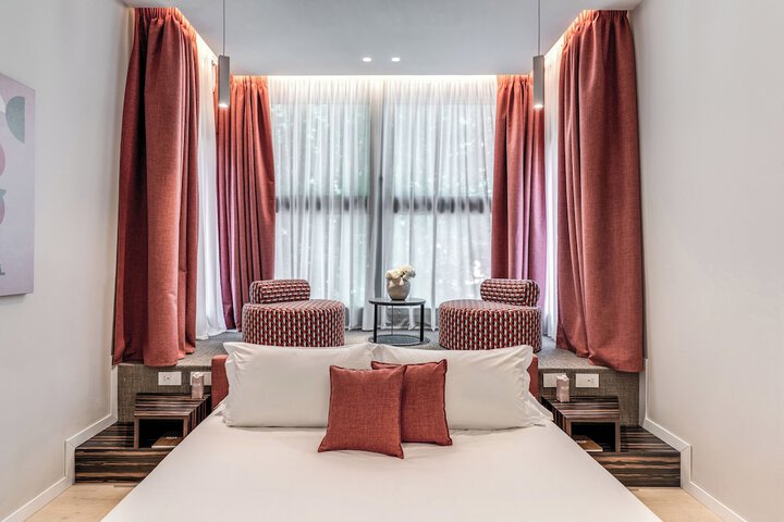 Room 27 of 72