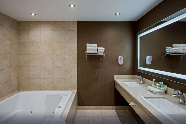 Room 15 of 20