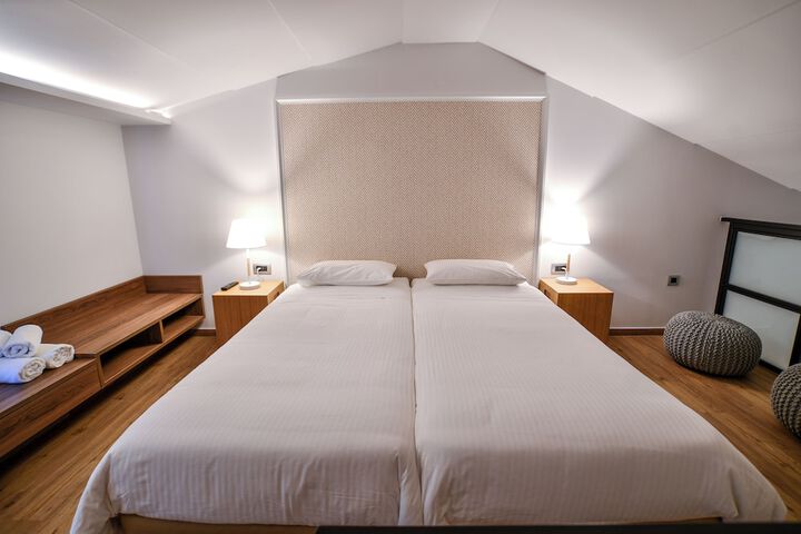 Room 8 of 69