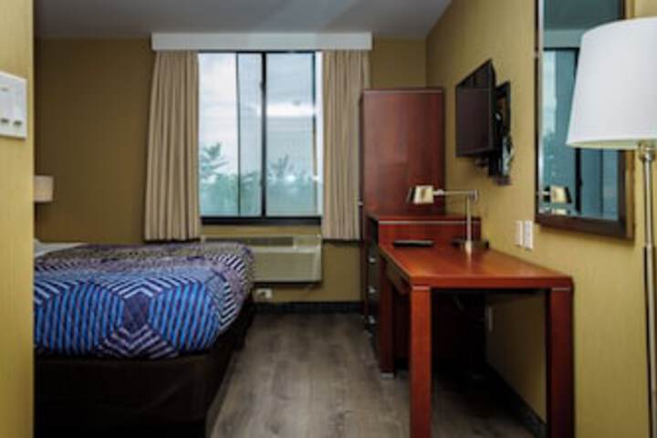 Room 28 of 60