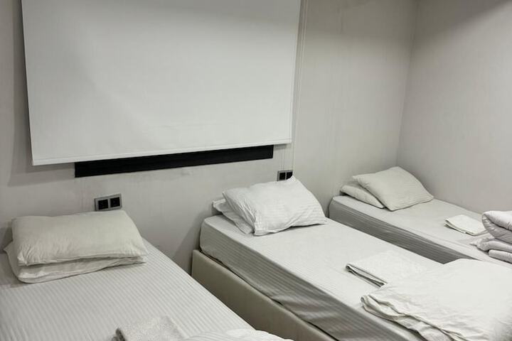 Room 31 of 40