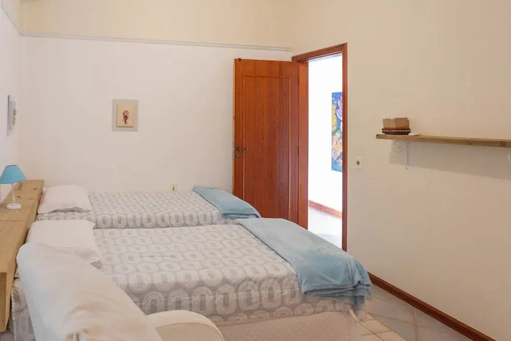 Room 2 of 17