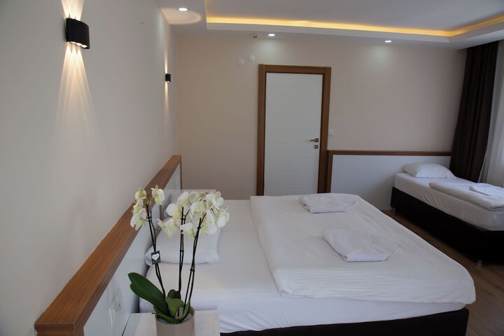 Room 27 of 151