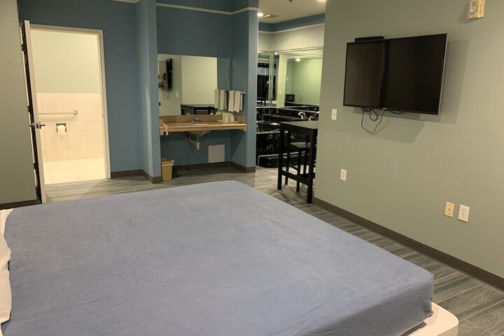 Room 6 of 35