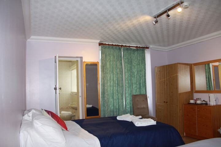 Room 10 of 81