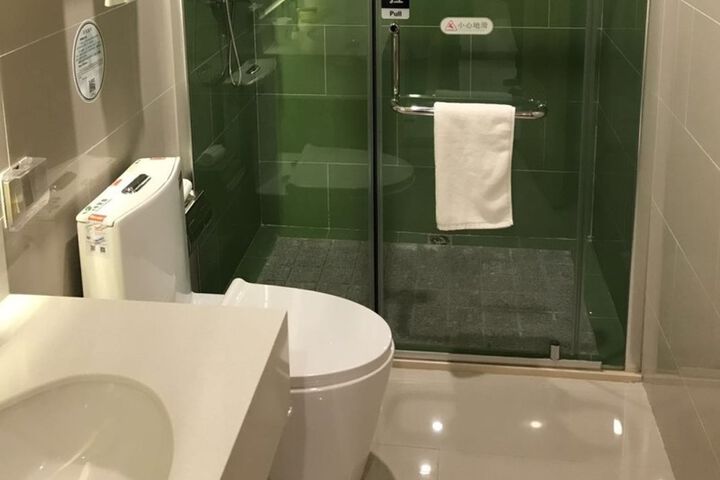 Room 3 of 7
