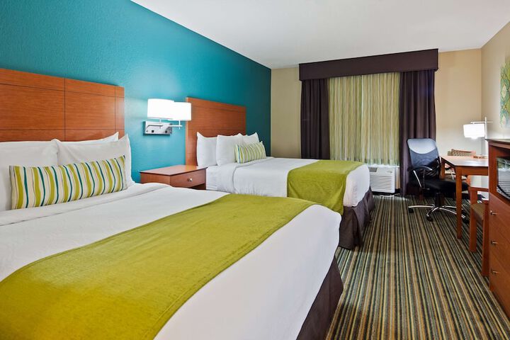 2 Queen Beds Microwave, Refrigerator High Speed Internet Accessible Full Breakfast (4 of 10)