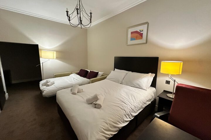 Room 8 of 14