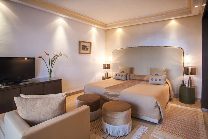 Room 8 of 34