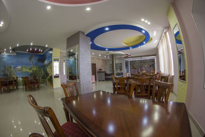 Lounge 12 of 13