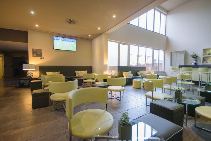 Lounge 91 of 107