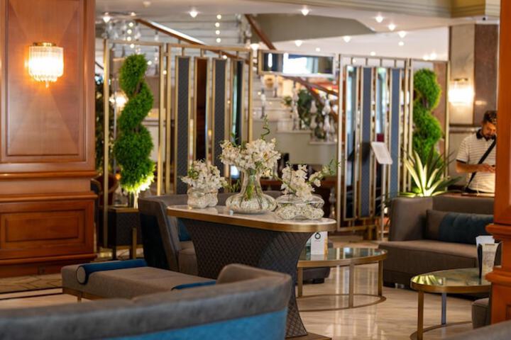 Entrance & Lobby