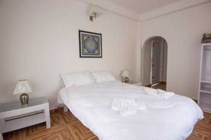Room 2 of 10