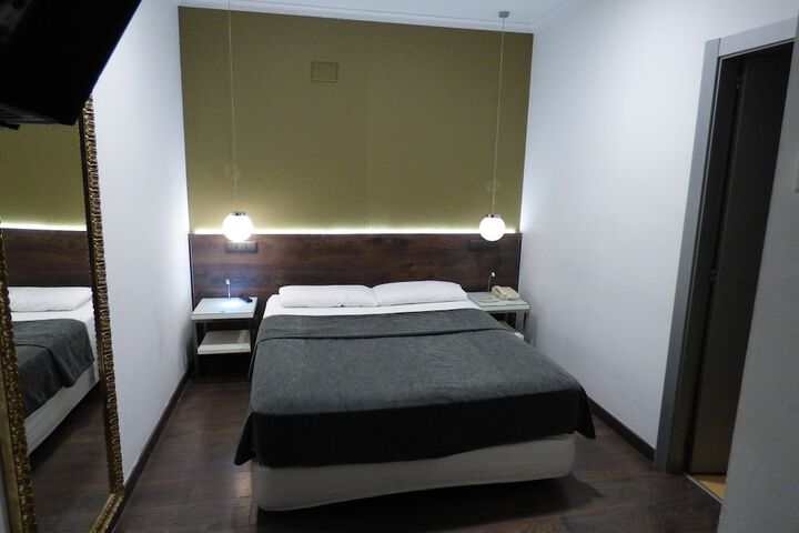 Room 71 of 193