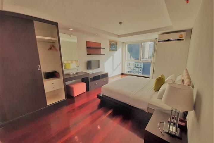 Room 25 of 48