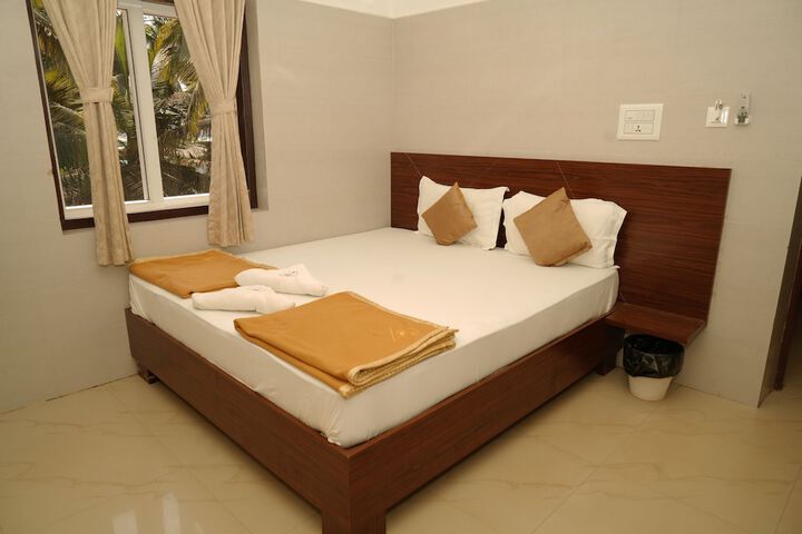 Room 3 of 16