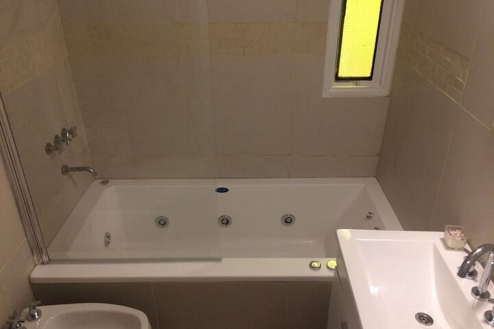 Hot Tub 21 of 33