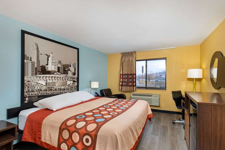 1 Queen Bed (1 of 15)
