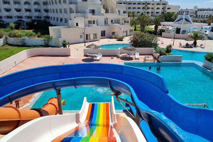Hotel Pool