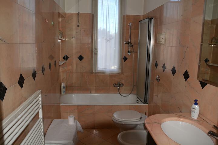 Room 4 of 13