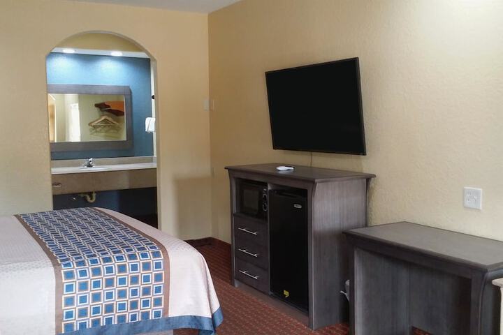 Room 5 of 18