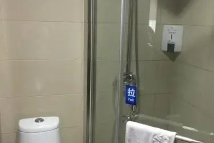 Room 9 of 15