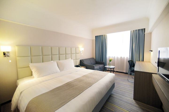 Room 5 of 52