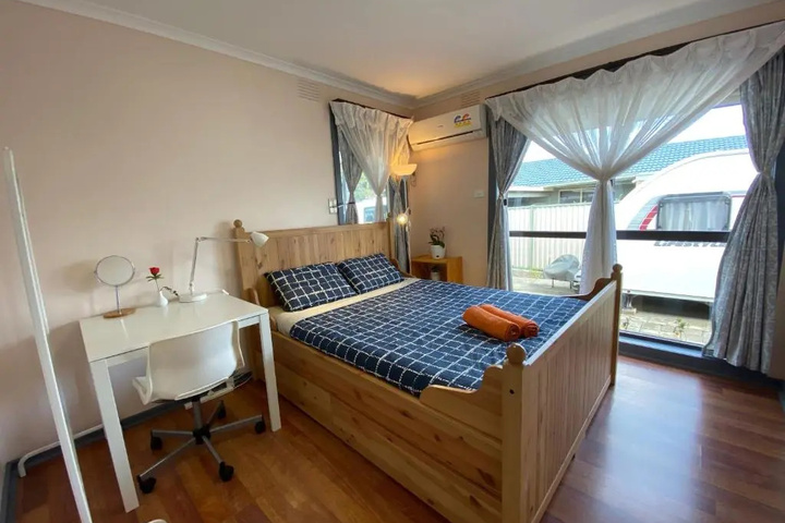 Room 2 of 2