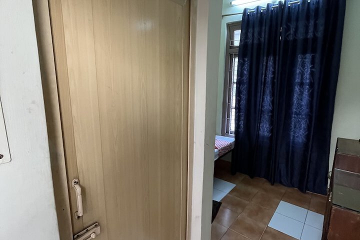Room 6 of 19