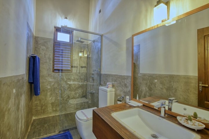 Room 16 of 36