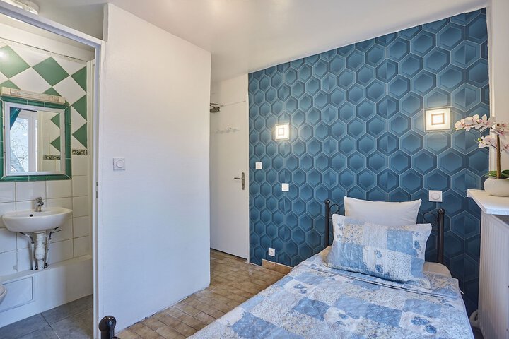 Room 6 of 6