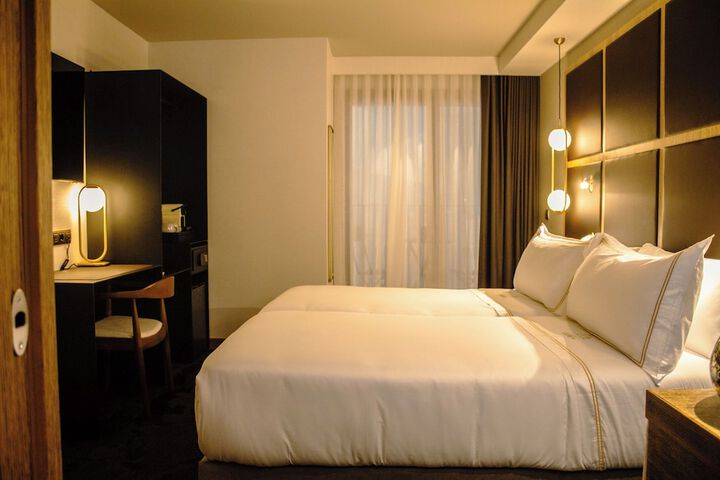 Room 10 of 43