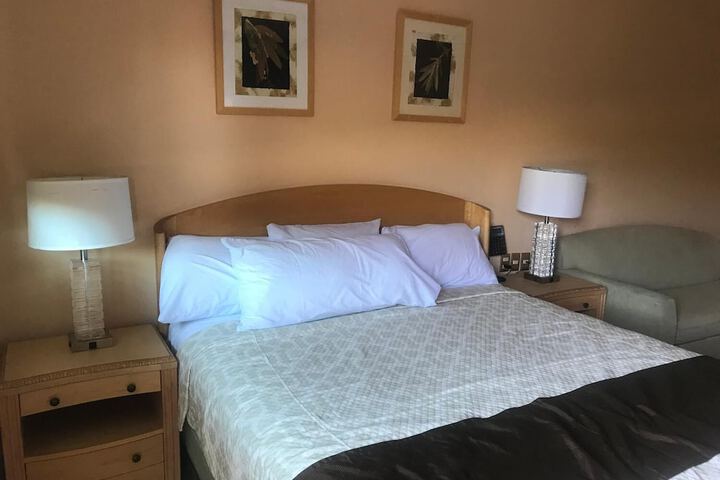 Room 6 of 32