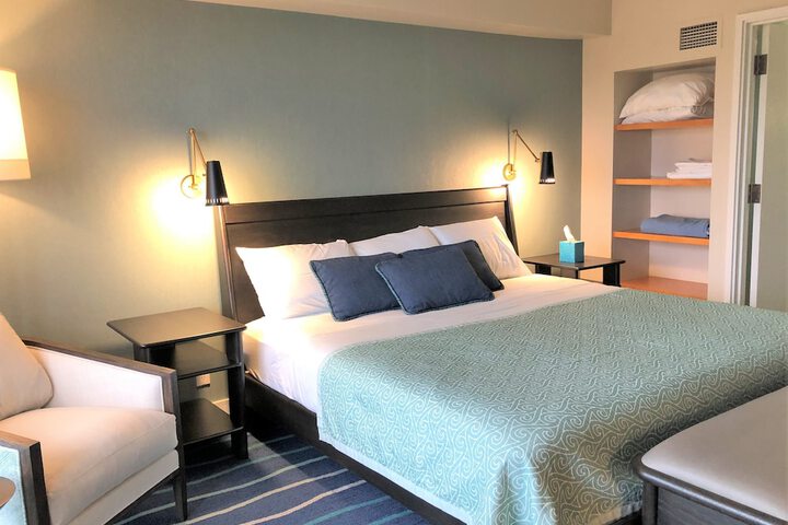 Room 46 of 213