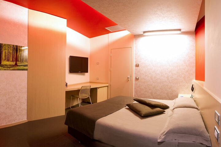 Room 27 of 95