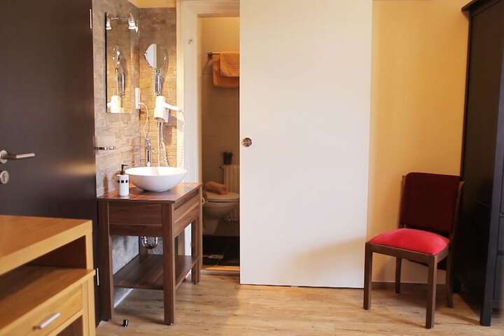 Room 10 of 42