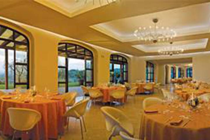 Ballroom/Hall 4 of 56