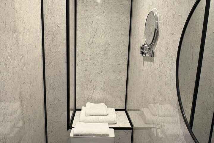 Room 70 of 87