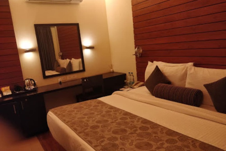 Room 13 of 99