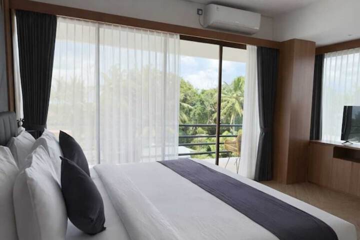 Room 4 of 73