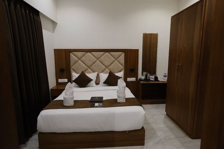 Room 33 of 60