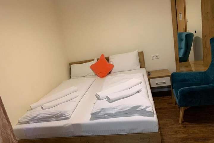 Room 17 of 36